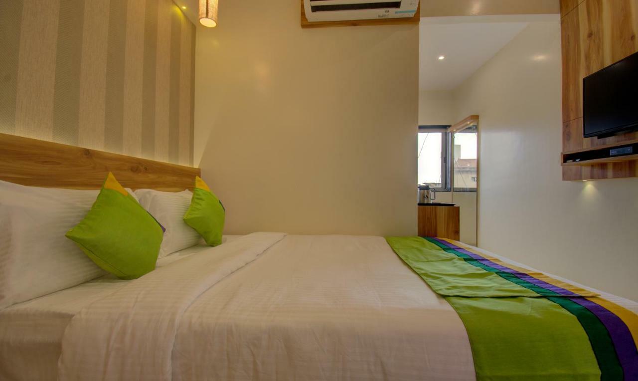 Hotel Amisha International Surat Exteriör bild